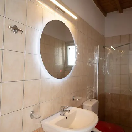 1 Bd Emerald With Sparkling Shared Pool Plintri