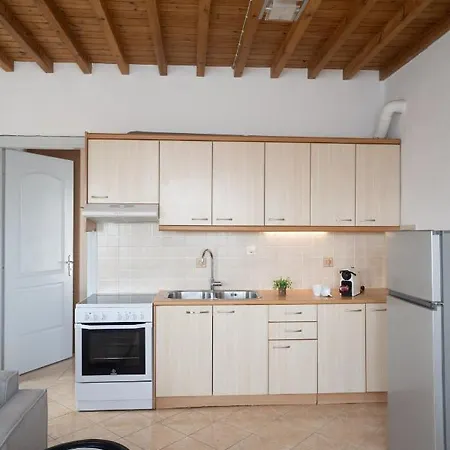 1 Bd Emerald With Sparkling Shared Pool